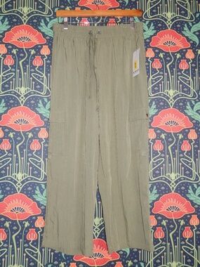 Kinesis Army Green Cargo Lightweight Cropped Athletic Pants New